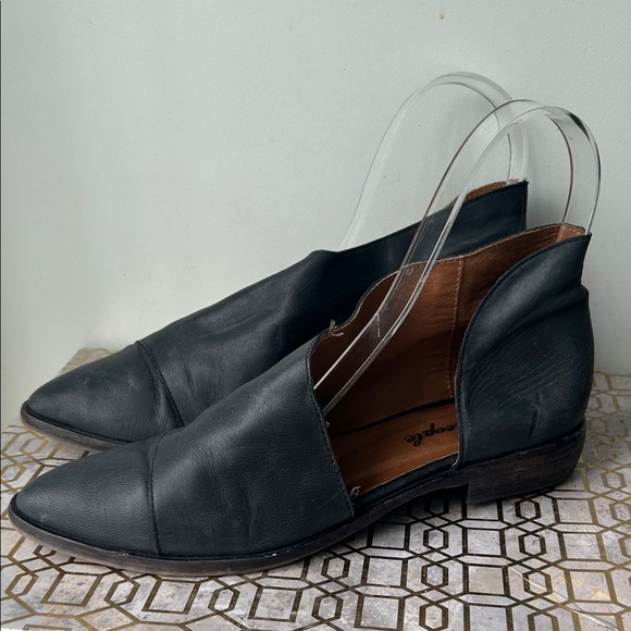 Free People Royale Black Leather Cut Out Flats Women's size 37/7 - Picture 2 of 7